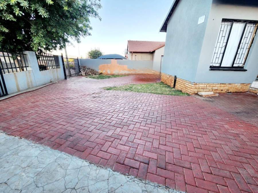 2 Bedroom Property for Sale in Tlhabane West North West